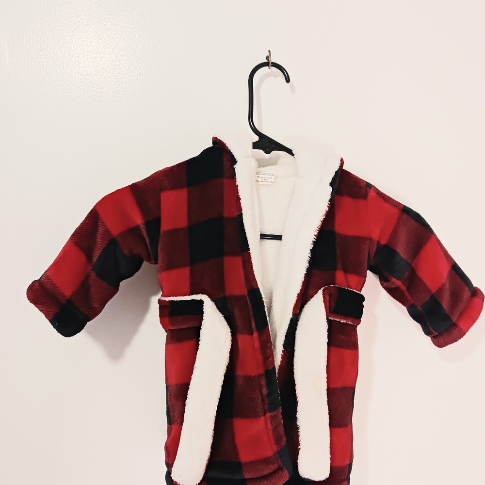 Blanket and Beyond hooded Buffalo robe, red and black plaid, size 12m, insulated